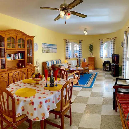 Strelitzia With Private Pool & Amazing View Villa