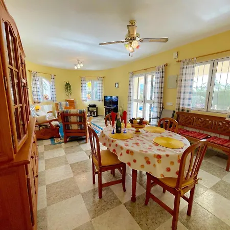 Strelitzia With Private Pool & Amazing View Villa *
